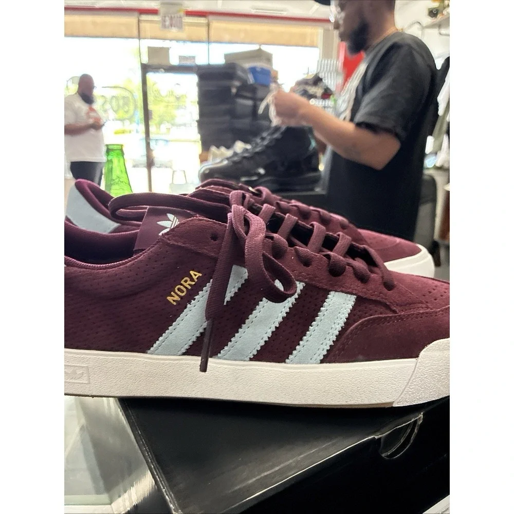 adidas Originals NORA Mens Shoes HQ4698 Maroon Clear Sky White Size 11